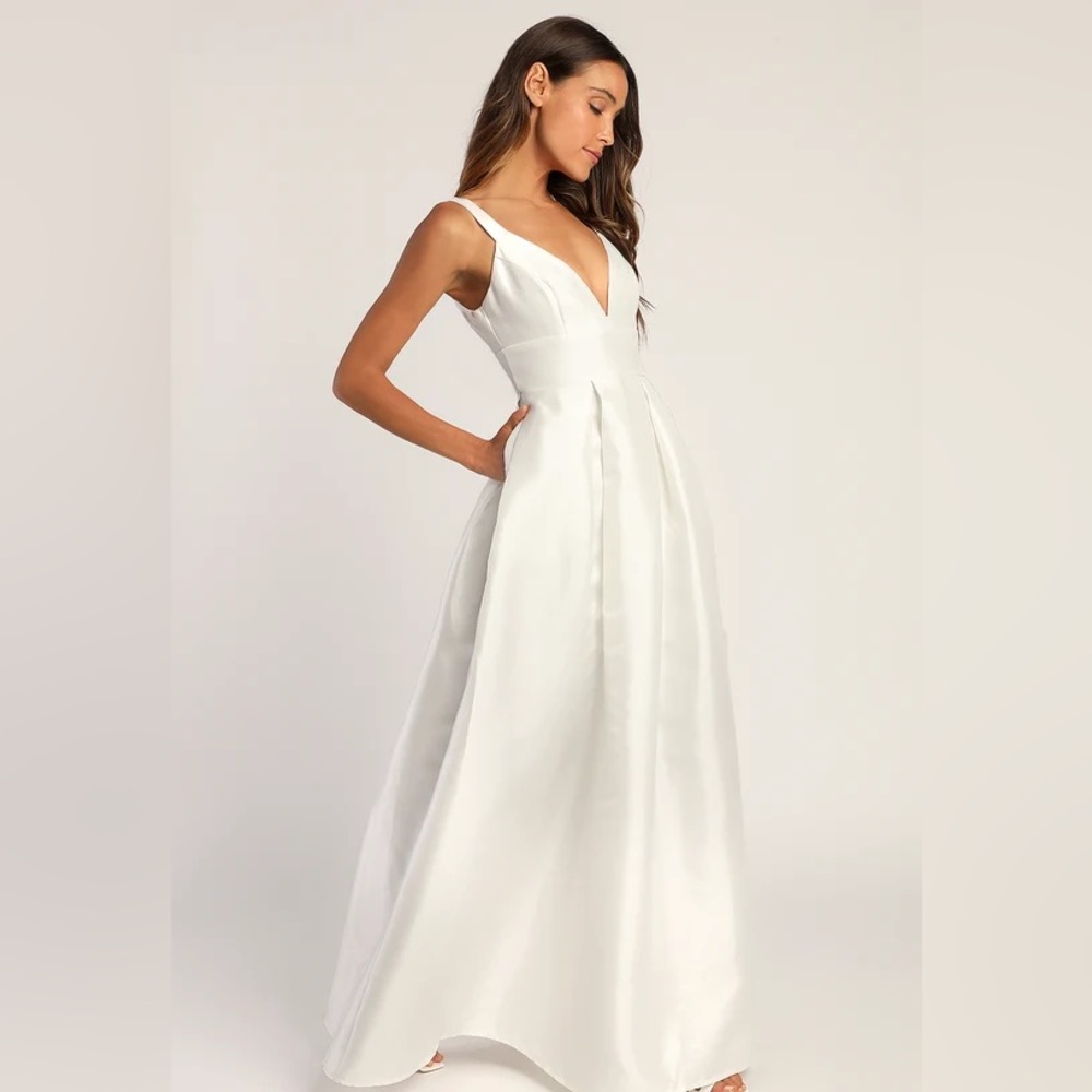 NWT Women Sleeveless Lulu’s White Maxi Dress Gown Small